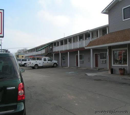 Redwood Inn Saint Robert Exterior photo